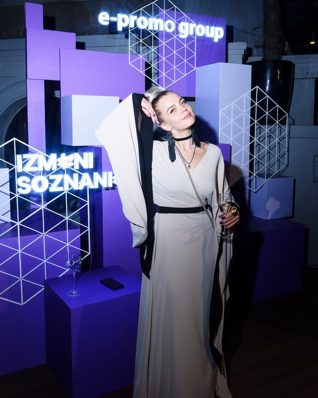 Лина Владимирова, IZMENI SOZNANIE