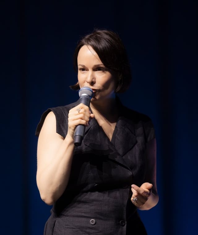 Ольга Тищенко, IZMENI SOZNANIE