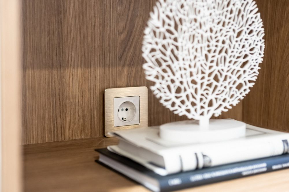 Коллекция BRITE цвета «шампань» ― выдержанный акцент в уютной комнате