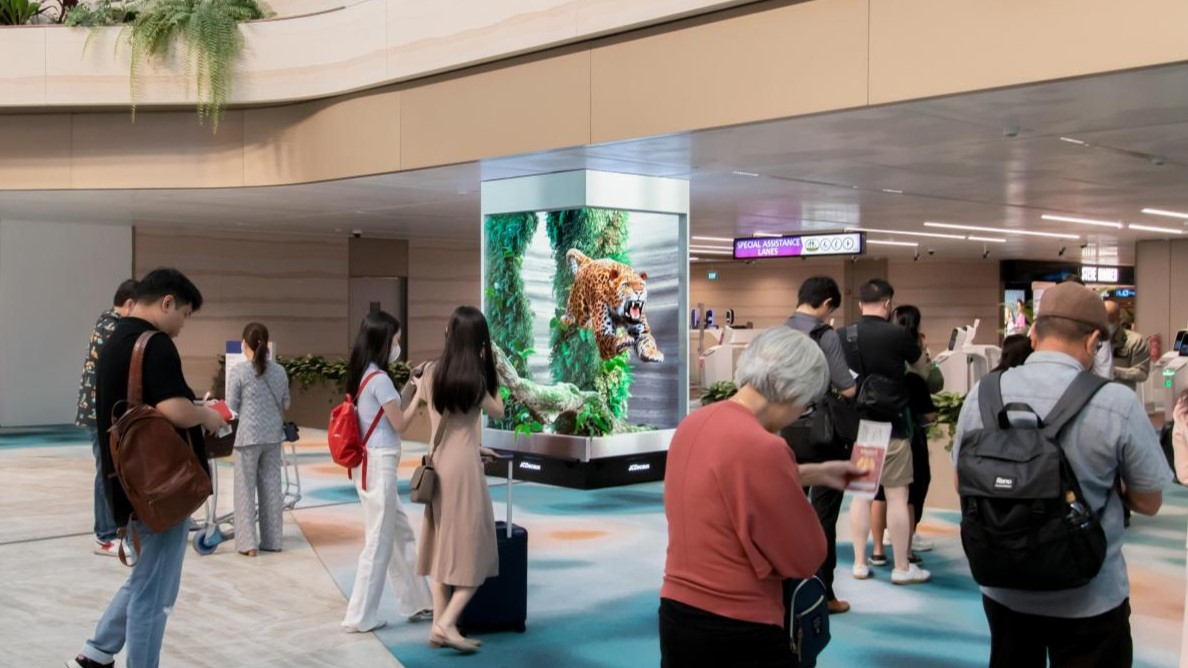 Светодиодная 3D колонна. Аэропорт Сингапур