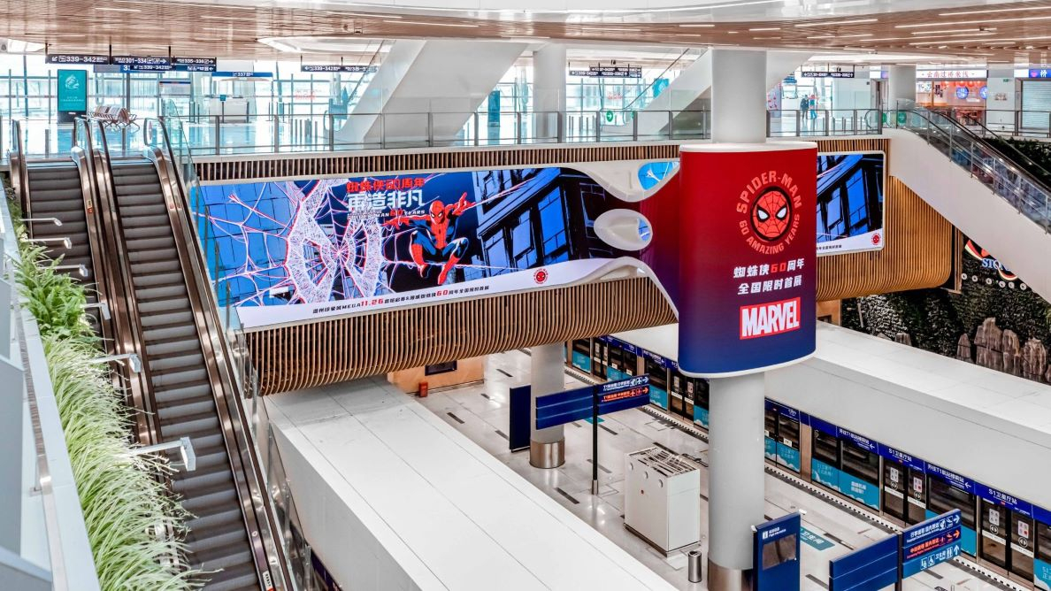 Светодиодный рекламный экран. Аэропорт Куньмин