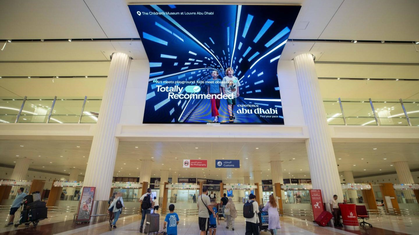 Светодиодный рекламный экран. Аэропорт Дубай