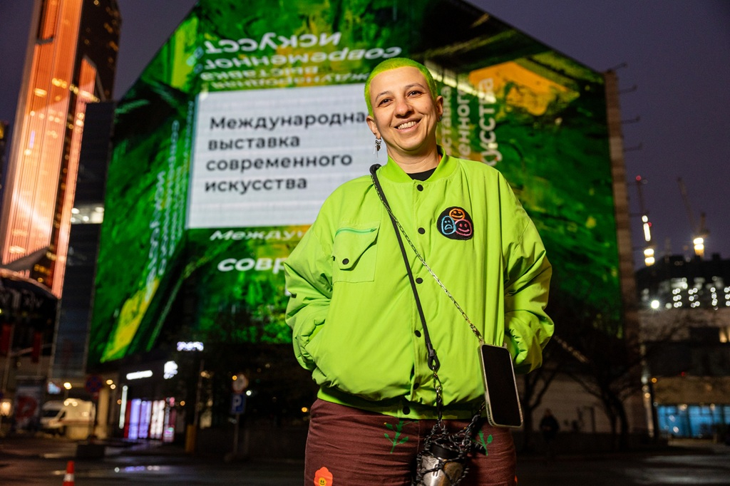 Первая галерея на медиафасаде в Москве