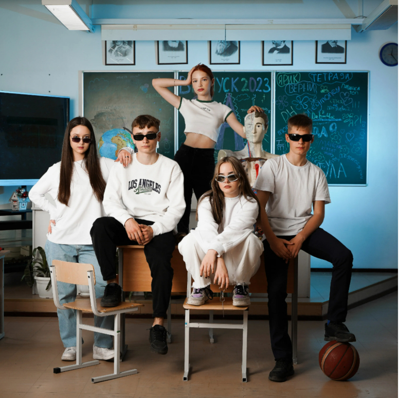 Промпты для школьной фотосессии в нейросети ИИ бесплатно