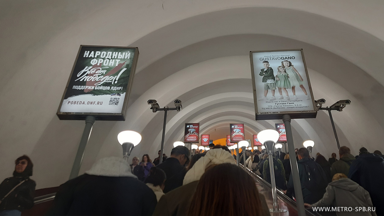 Реклама на лайтбоксах на эскалаторе