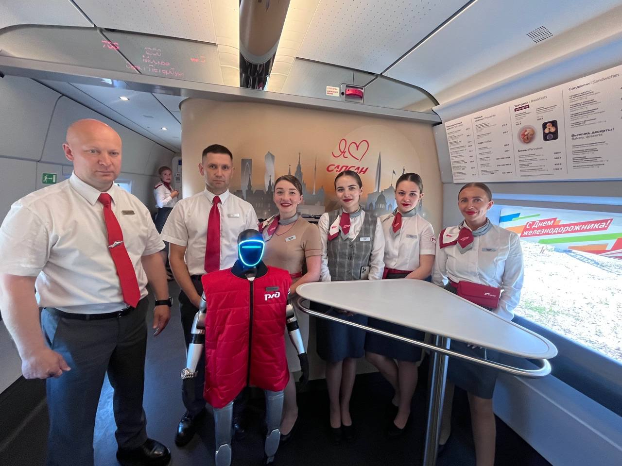 Робот-проводник Володя скоро начнет работать в поездах РЖД