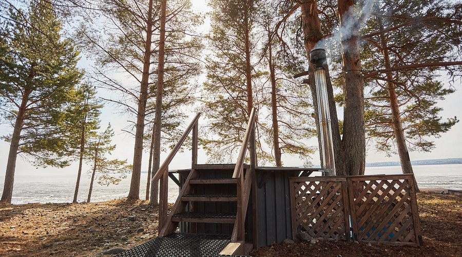 Хотите испытать настоящий северный релакс? Приезжайте в Taleo Home: купель на дровах с видом на озеро, аромат соснового леса и полное уединение. Бронируйте свой идеальный уик‑энд уже сегодня!