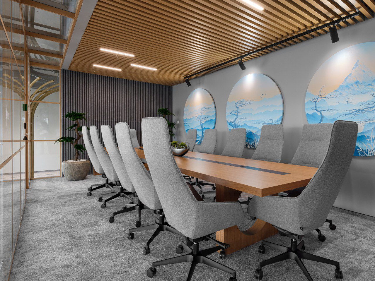 Интерьер VIP-переговорной Board Room сервисного офиса TheOffice