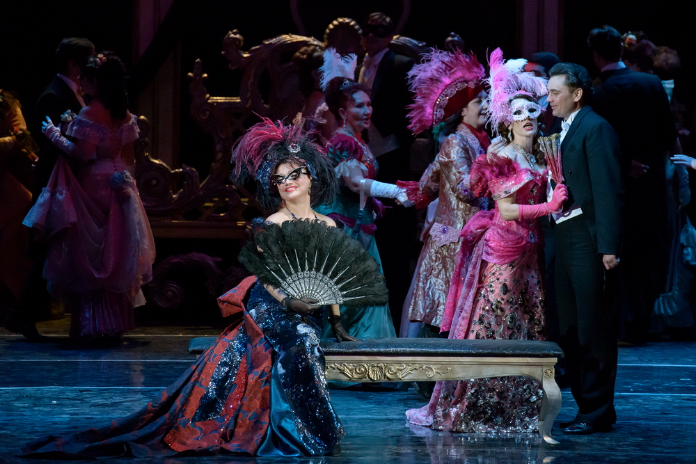 Оперетта штрауса Летучая мышь в Театре Оперетты