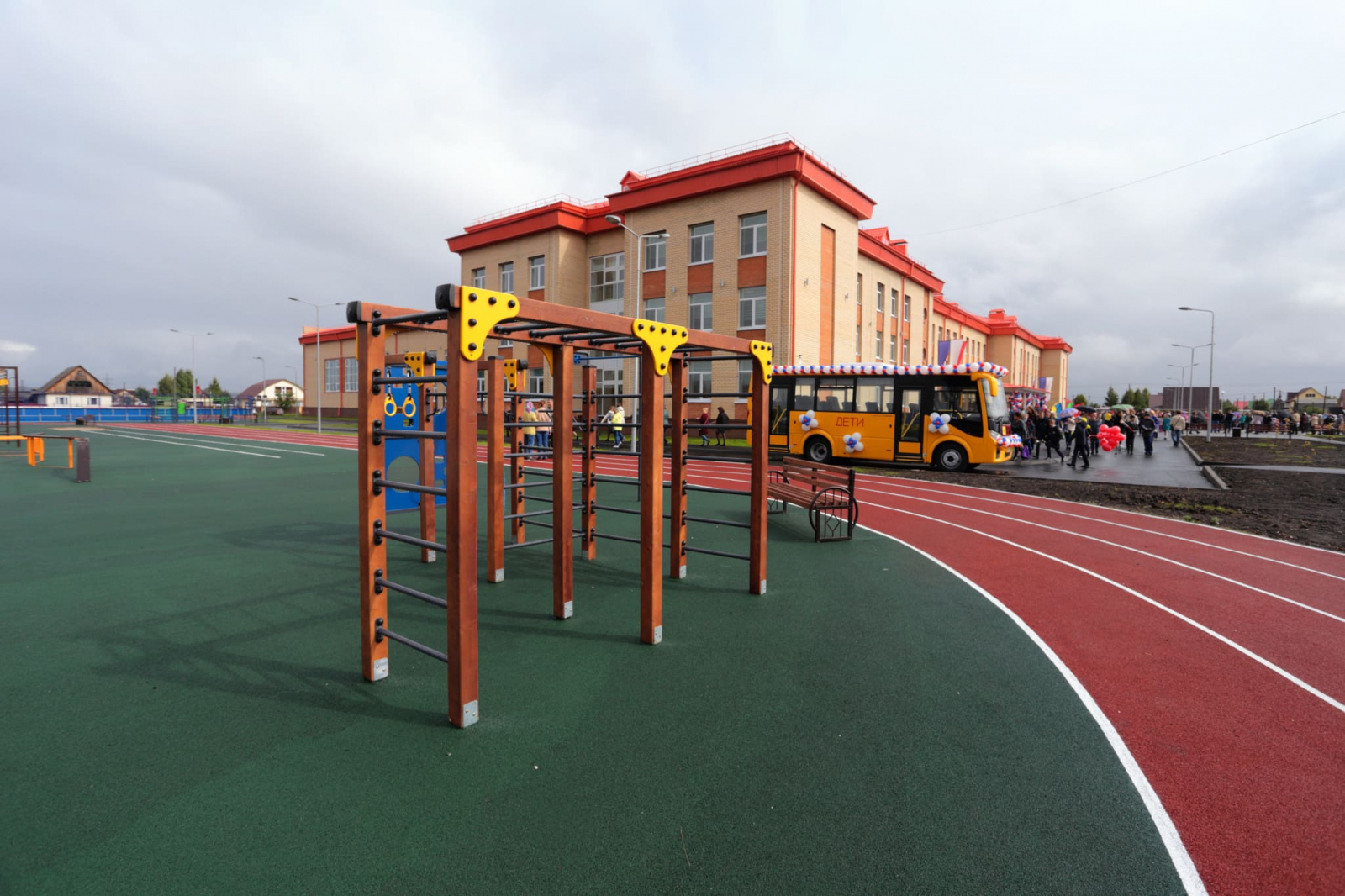 Продукция IEK GROUP помогает школьникам учиться