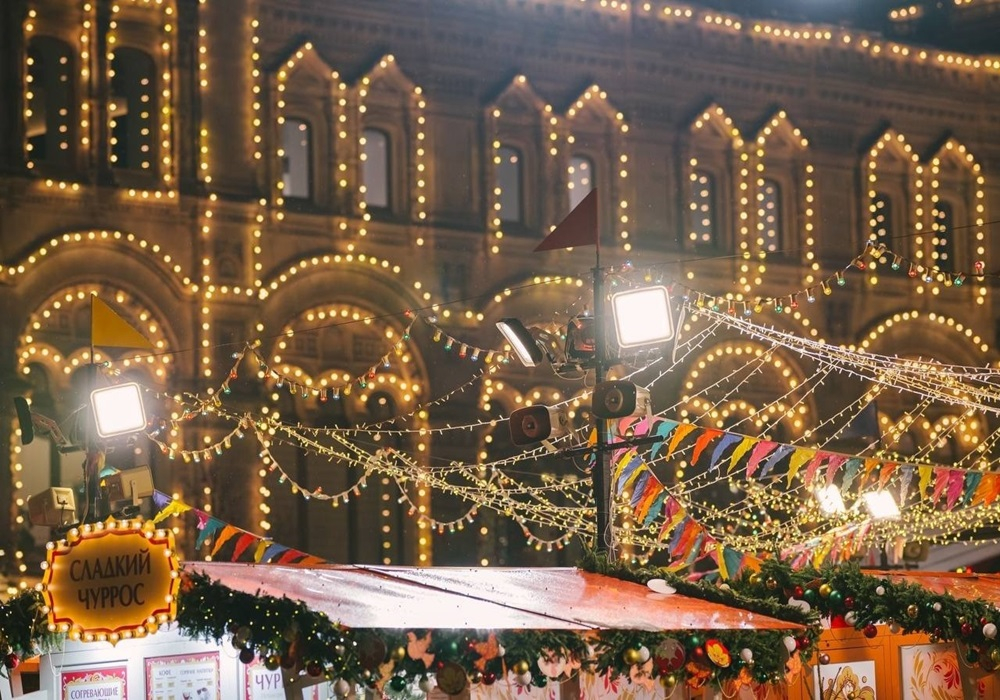 Яркий свет от FEREKS для ГУМ-катка