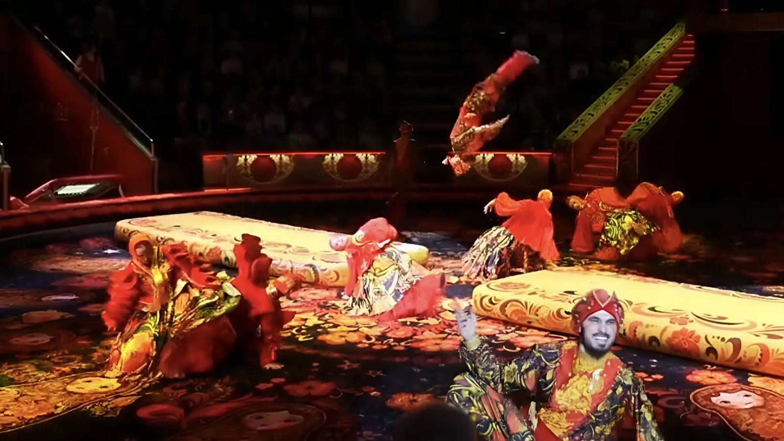 Шоу «Матрешка» в цирке на Цветном бульваре