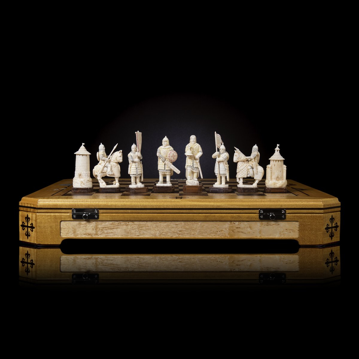 Фигуры войска русичей во главе с Александром Невским