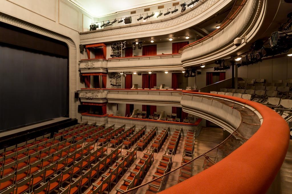 Театр Наций афиша 2025 — премьеры и любимые постановки