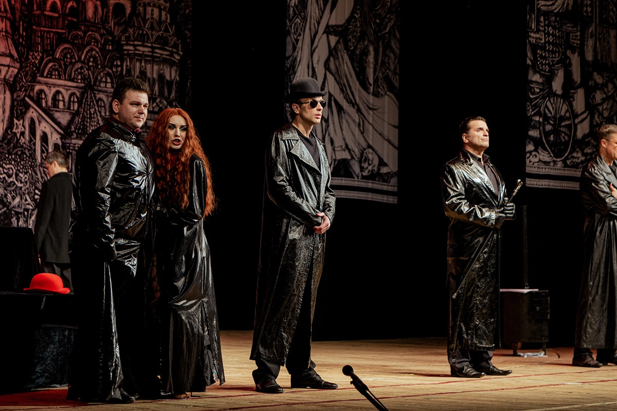 Купить билеты на спектакль Мастер и Маргарита в МХАТ