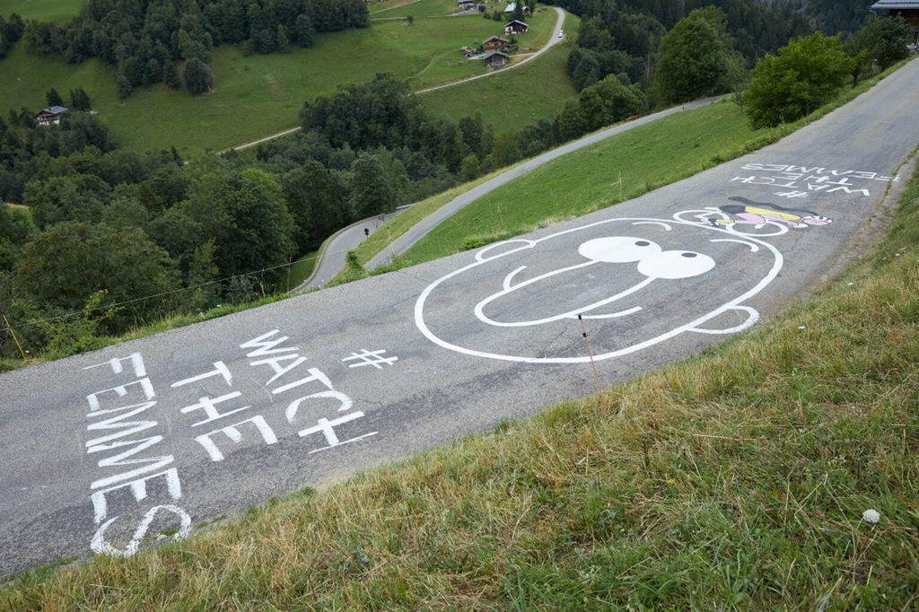 Skoda превратила граффити с пенисами в фем арт