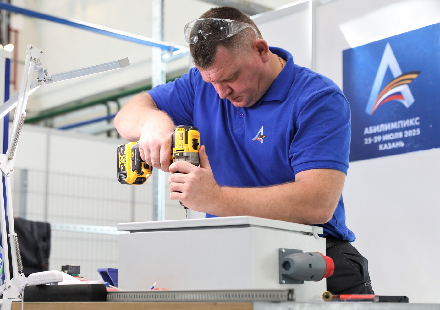 IEK GROUP — партнер первого в истории чемпионата профессионального мастерства «Абилимпикс» среди участников СВО