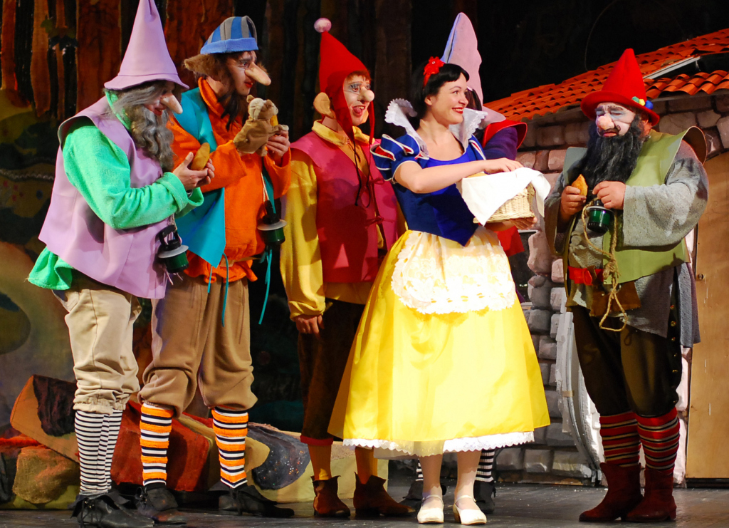 «Сказка о Белоснежке и семи гномах» в цирке на Вернадского