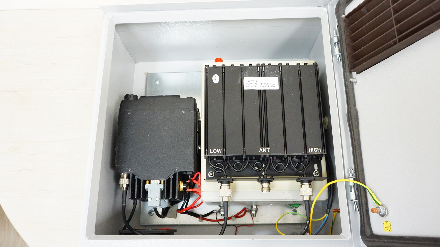 Компания Радиоцентр установила систему радиосвязи на крупном предприятии на севере Санкт-Петербурга