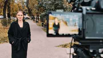 Пока мужчин с детства учат завоевывать мир, женщин — быть скромными и удобными. Результат? 67% женщин не решаются просить повышения, даже зная, что заслуживают его. Как разорвать этот порочный круг — читайте ниже.