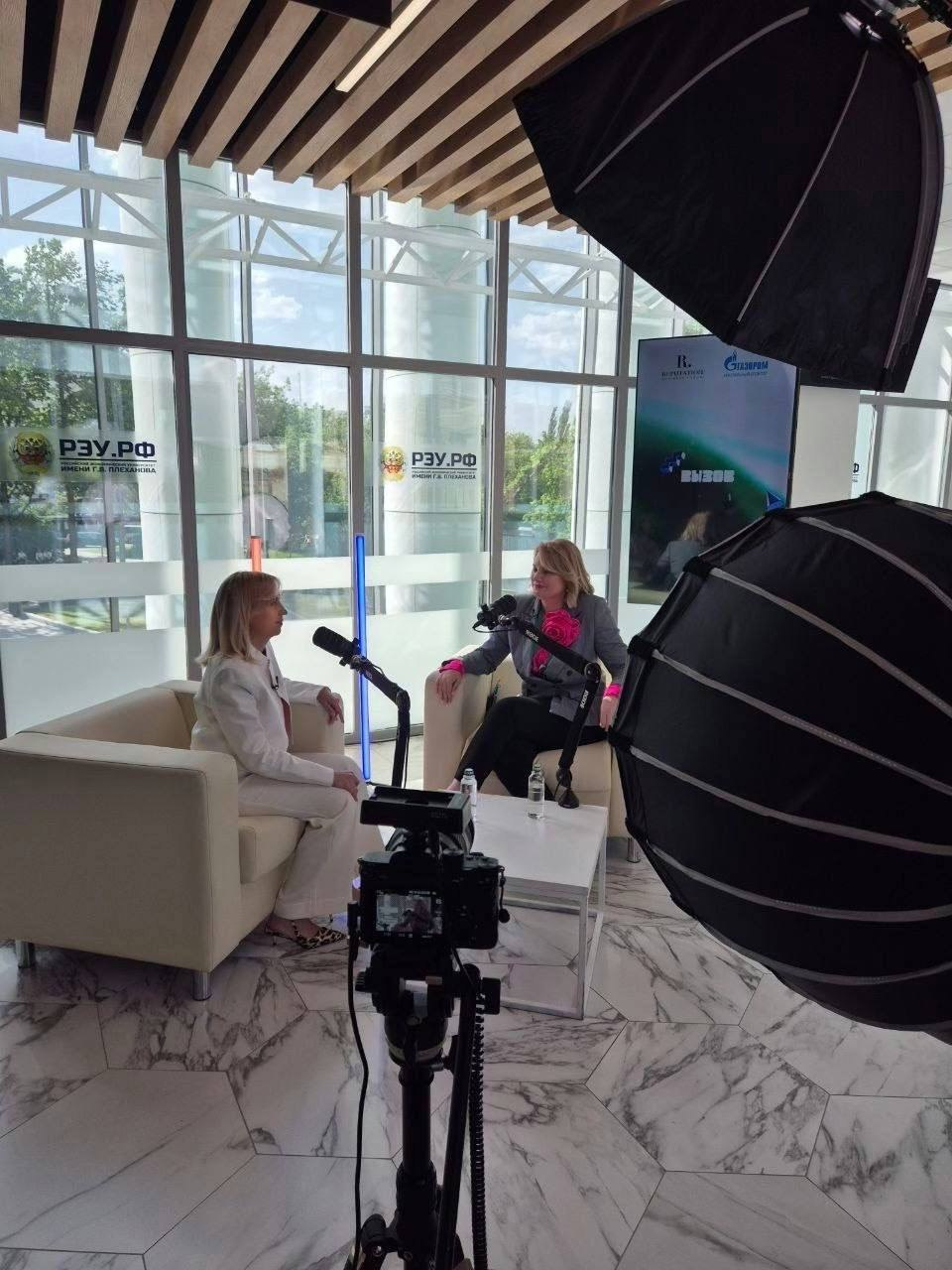 Ольга Ручьева на записи подкаста молодежного сообщества "Вызов"