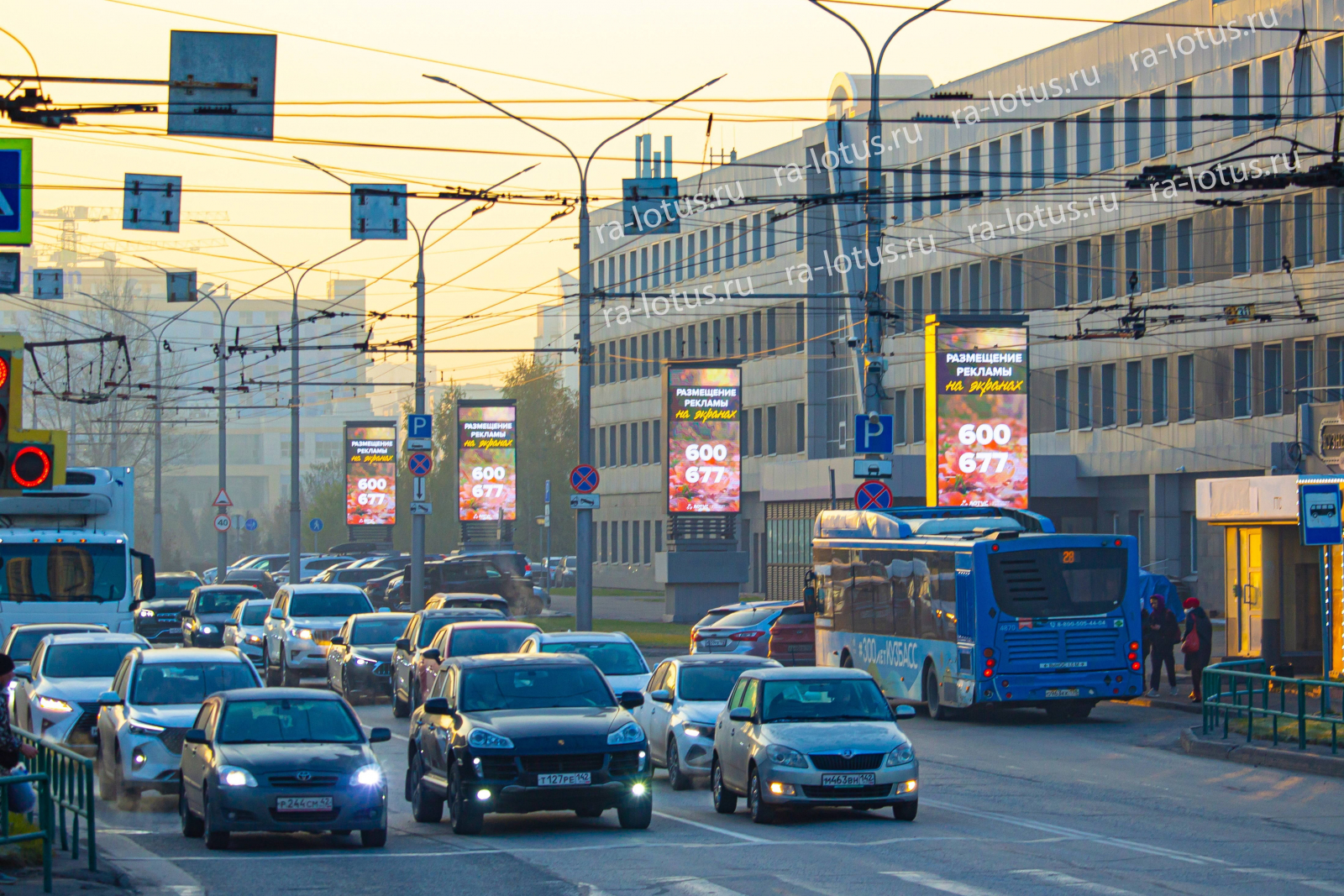 Рекламные светодиодные конструкции в деловом центре Новокузнецка