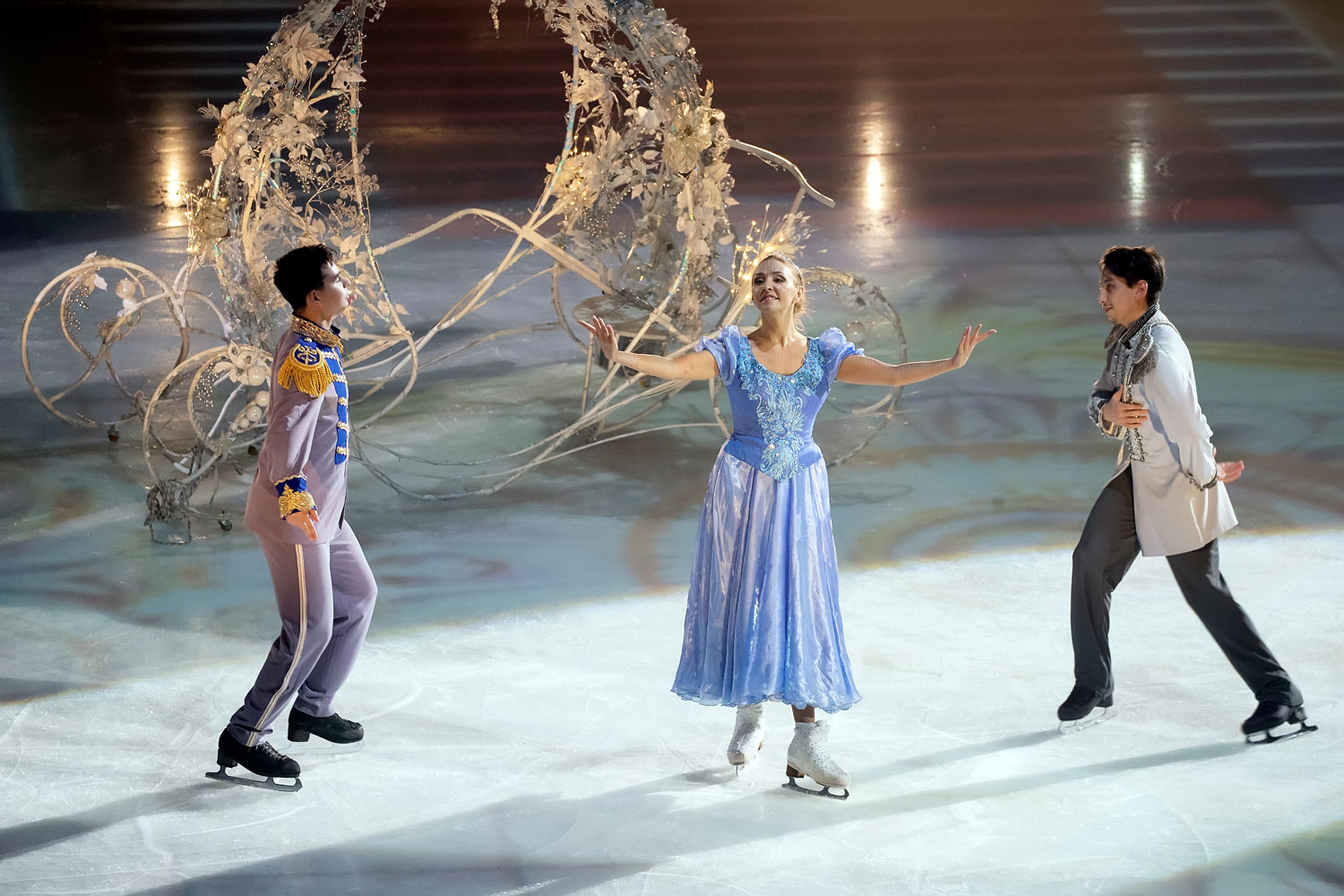 Ледовое шоу «Золушка» в Москве