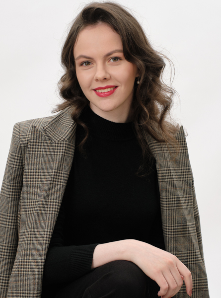 Першина Александра, арт-директор Ohmybrand, независимого брендингового агентства, специализирующегося на создании брендов и разработке креативных решений для продвижения продуктов и компаний.