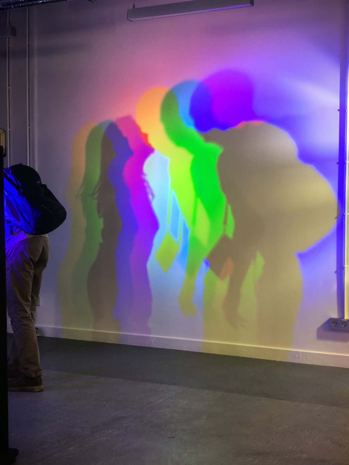 Световая инсталляция Михаила Дьячкова демонстрирует, как рождаются цвета.