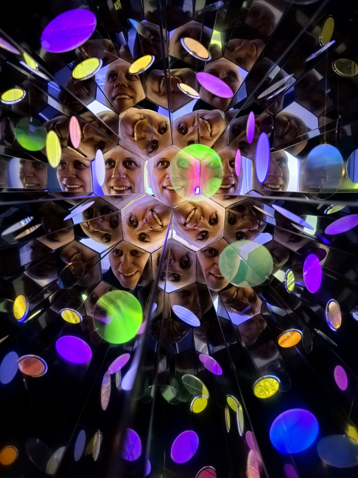 Фрагмент инсталляции «Калейдоскоп» Михаила Дьячкова.