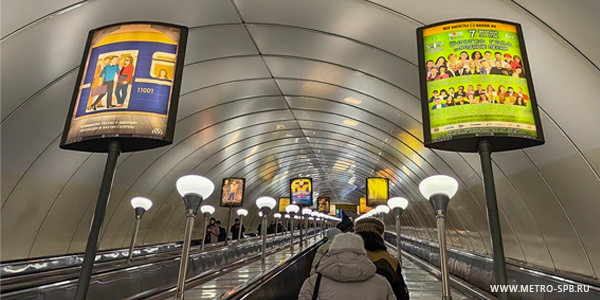 Реклама на лайтбоксах 0,6х0,9 м на эскалаторах