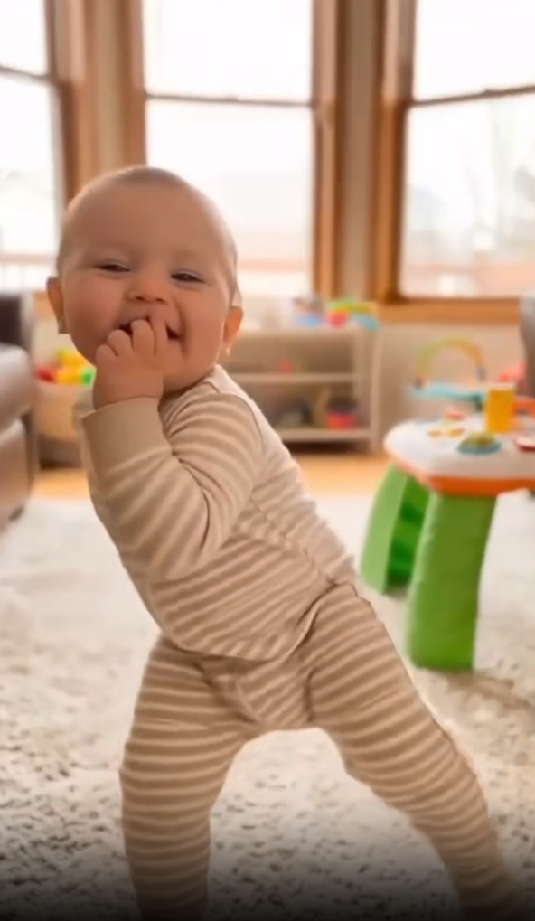 Тренд танцующий ребенок через нейросеть Kling AI: готовые промпты Motion Control