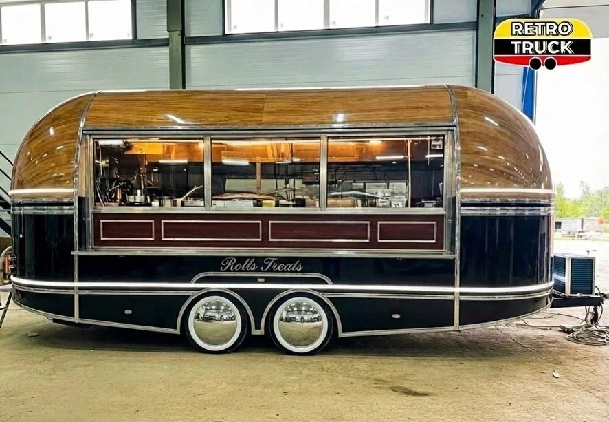 Фудтрак РЕТРОТРАК 15 м² в ретро стиле с облицовкой кузова, имитирующей дерево