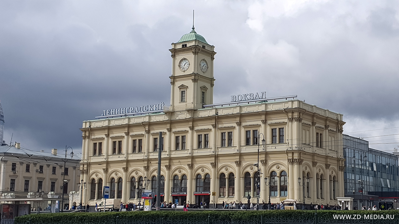 Реклама на Ленинградском вокзале в Москве
