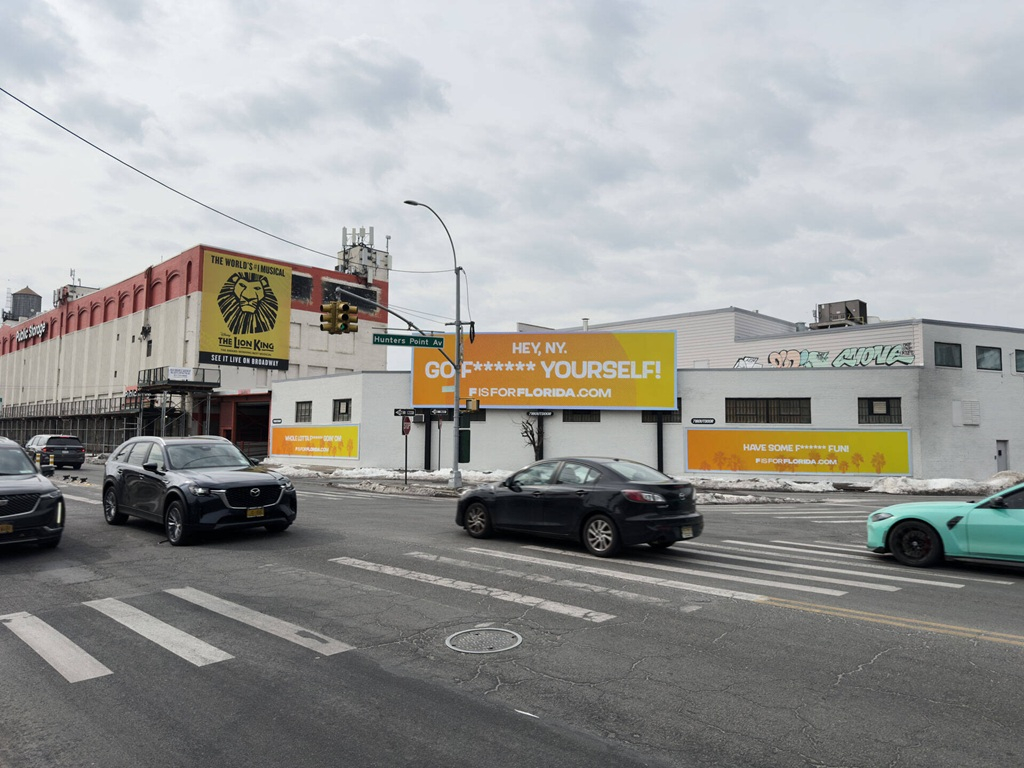 «Hey, NY. Go F****** Yourself», — гласит крупный заголовок на билборде.