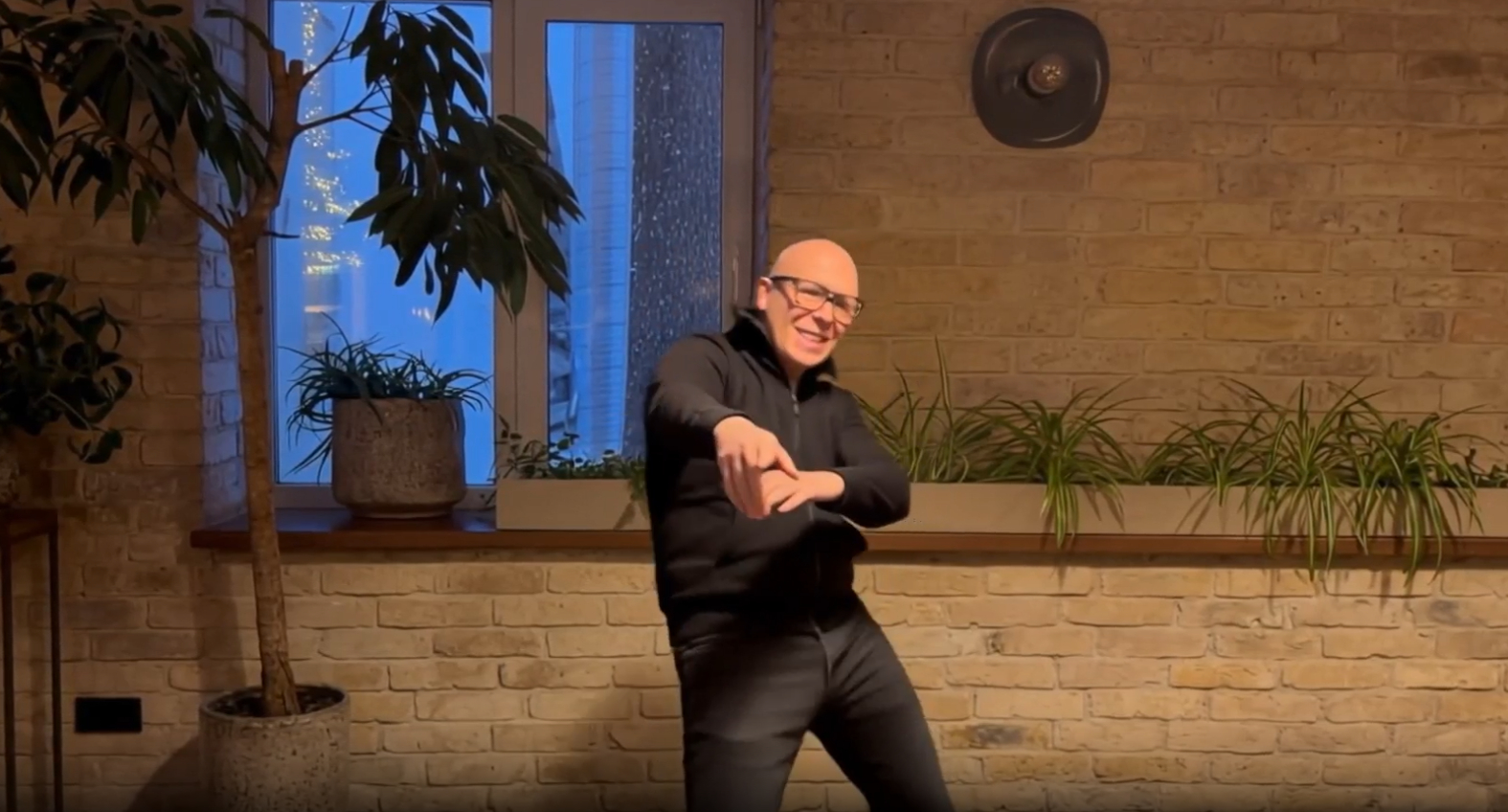 Готовый шаблон тут - тыкай на текст