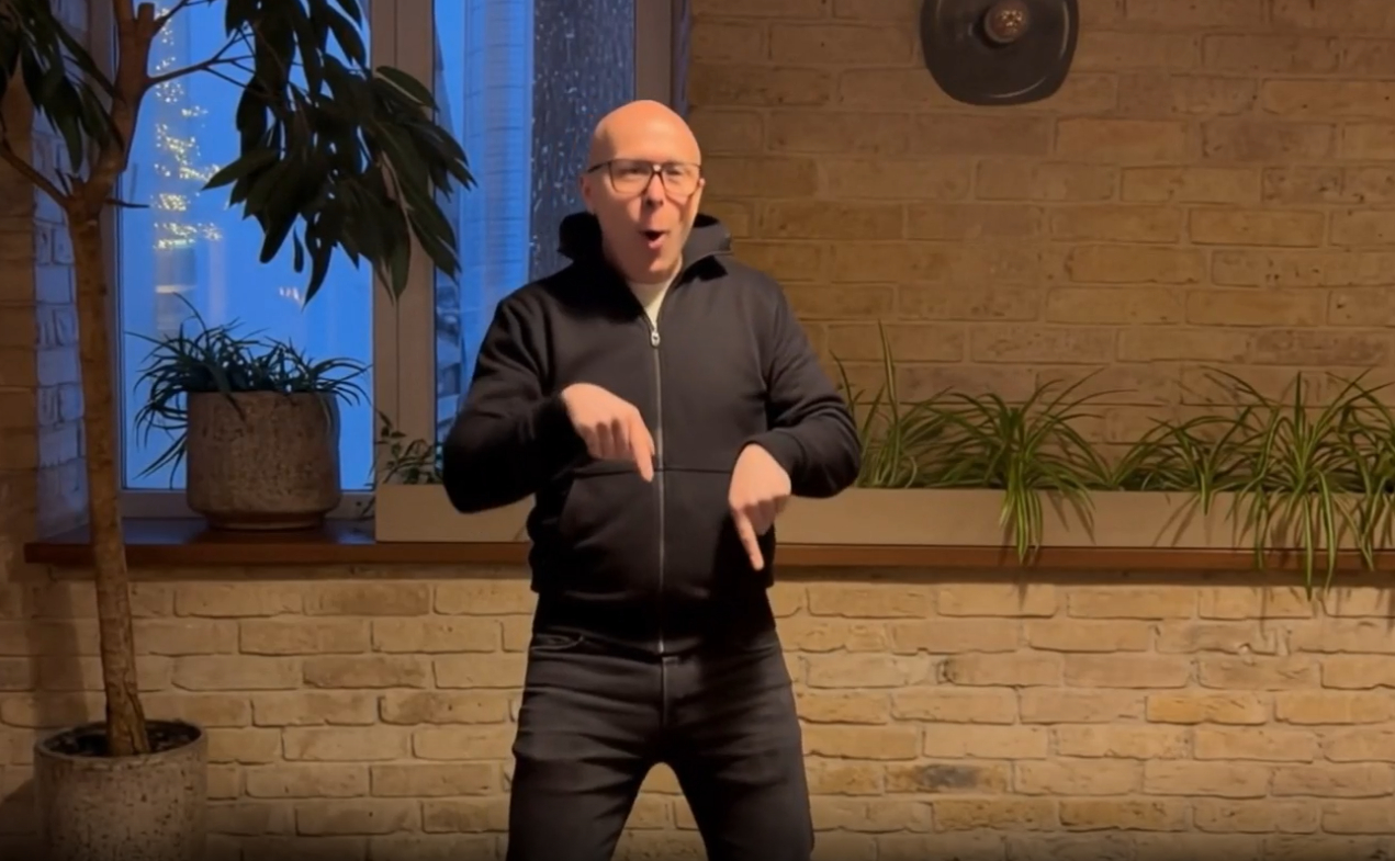 Кликай на картинку и генерируй!