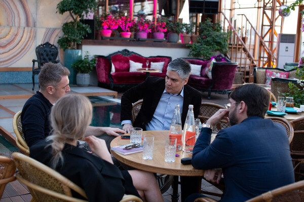 Дмитрий Навоша Sports.ru; Эльмар Муртазаев Forbes Russia; Николай Усков Forbes Russia