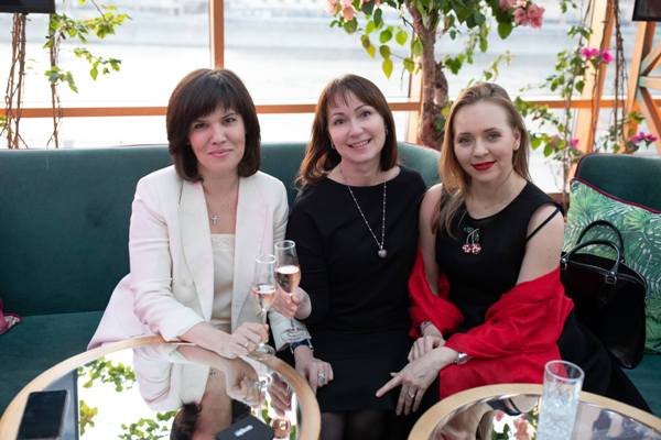 Наталья Наталья ИГРОНИК; Анна Чорбачиди ВТБ; Ирина Косолапова ВТБ