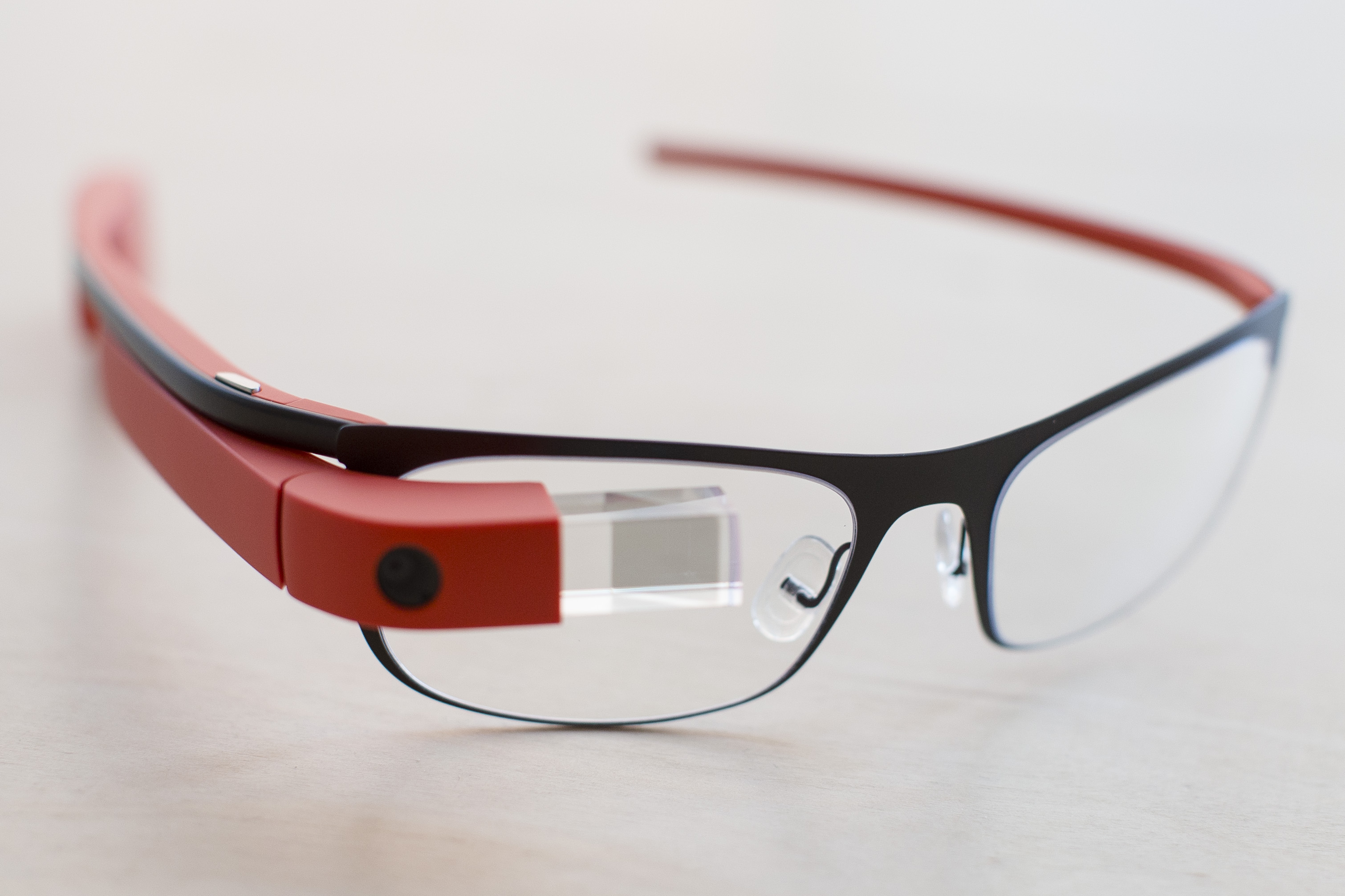 Intel встроится в Google Glass