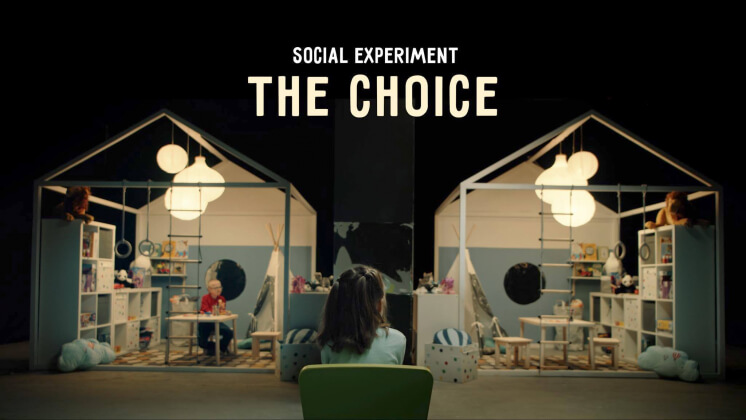 Фонд «Обнажённые сердца» провел социальный эксперимент. Ребенку надо было выбрать — с кем играть