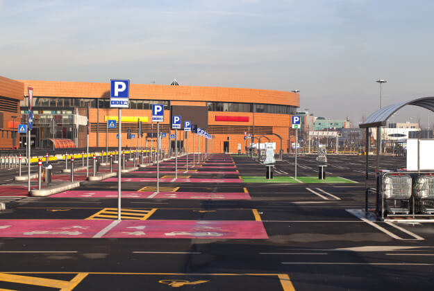 Развлекательные центры и кинотеатры закроют по всей стране