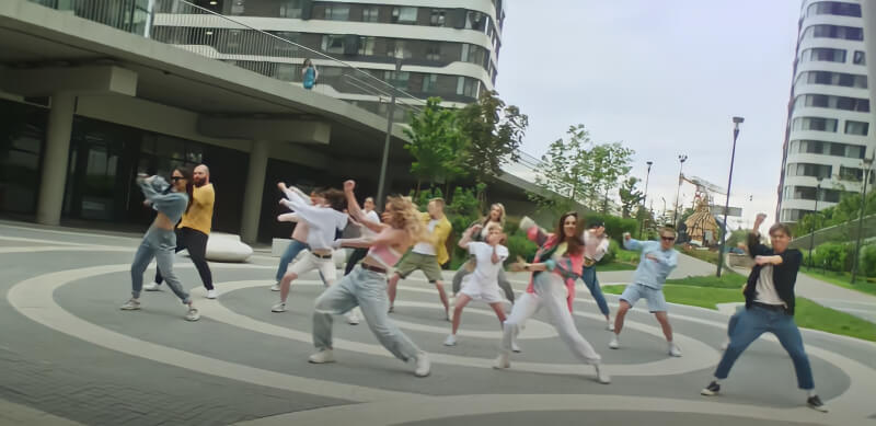 Танцуй как бабочка, сортируй – осознанно: звезды «Танцев» снялись в промо департамента ЖКХ Москвы