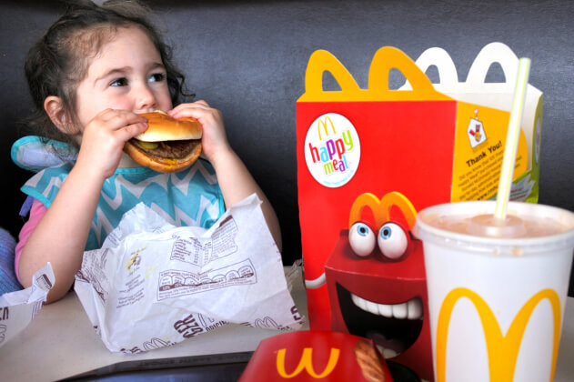 Игрушки McDonald's станут более экологичными к 2025 году
