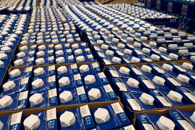 Российские производители сократят выпуск молока и соков