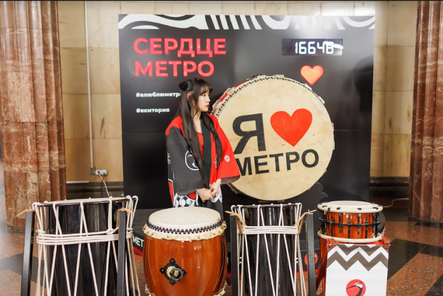 Барабанное шоу и коллаборация с Московским метрополитеном: Кейс-продвижение сети «Якитория»