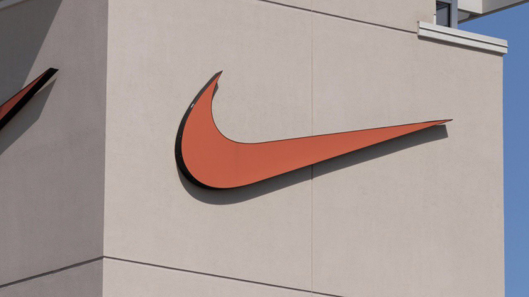 Чистая квартальная прибыль Nike упала на 22%