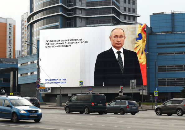 Sugli schermi della Maer è stato mostrato il discorso di Putin sui risultati dei referendum