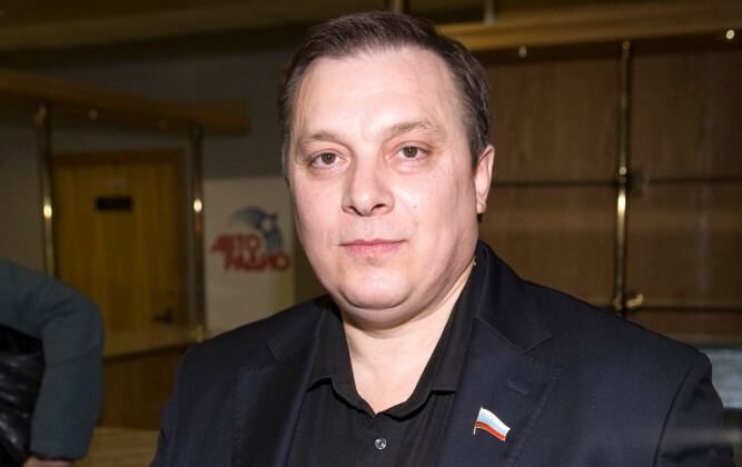 Продюсер Юрия Шатунова пообещал удалить все видео со звездой из интернета