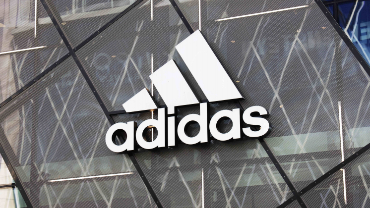 Adidas обвинил Black Lives Matter в нарушении прав на его трёхполосный логотип